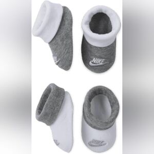 NIKE BABY GIFT SET BOOTIES BOY OR GIRLS HEATHER GREY 2PRS NWT